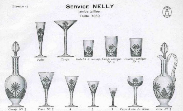 Carafe à vin en cristal de St Louis, modèle Nelly taillé - signée