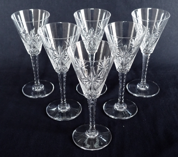 Verre à vin en cristal de St Louis, modèle Nelly taillé - 15,6cm - signé