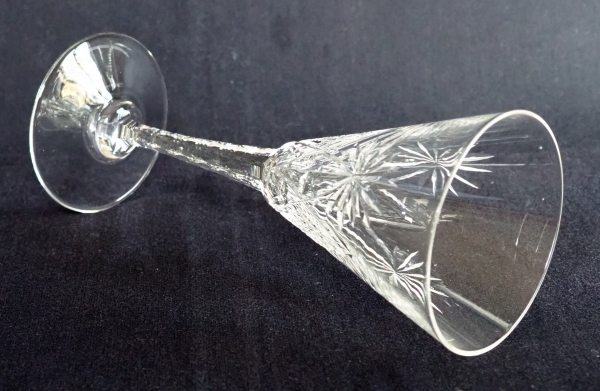 Verre à porto en cristal de St Louis, modèle Nelly taillé - 14,2cm - signé