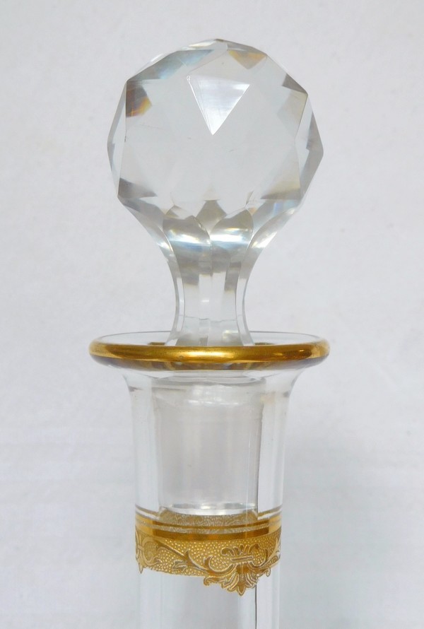 Carafe à vin en cristal de Saint Louis, modèle Roty gravé et doré - 30,5cm