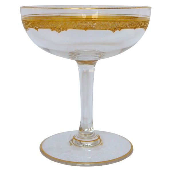 Coupe à champagne en cristal de Saint Louis, modèle Roty gravé et doré