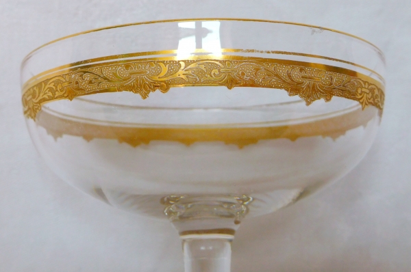 Coupe à champagne en cristal de Saint Louis, modèle Roty gravé et doré