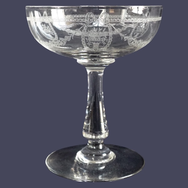 Coupe à champagne en cristal de St Louis, modèle Sapho gravé