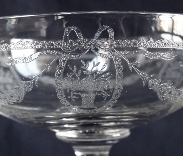 Coupe à champagne en cristal de St Louis, modèle Sapho gravé