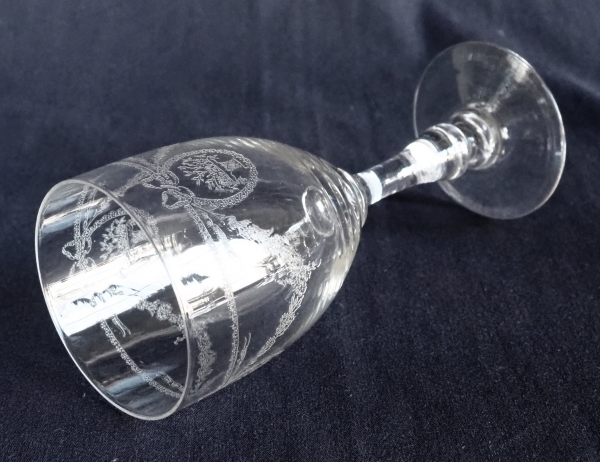 St Louis crystal wine glass / port glass, Sapho pattern, Louis XVI style engraved decoration - 12.7cm