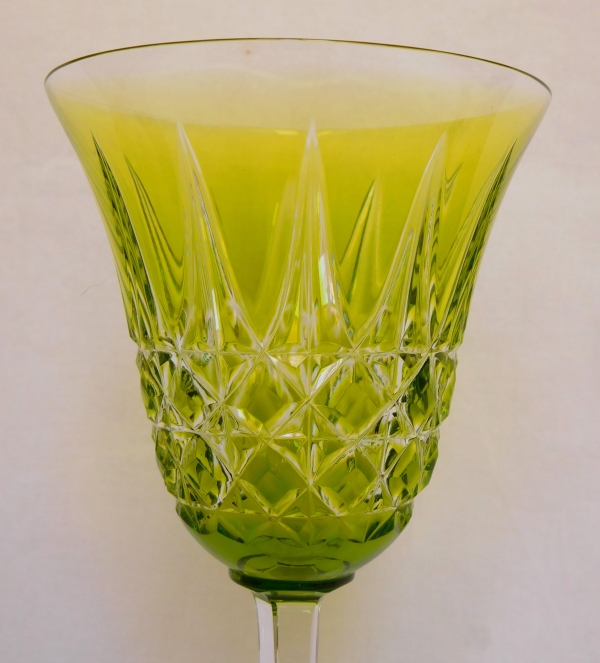 Verre à vin du Rhin en cristal de St Louis, modèle Tarn, cristal overlay vert chartreuse - 19.8cm