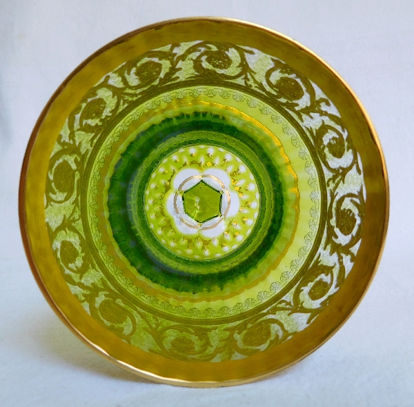 Verre à vin du Rhin en cristal de Saint Louis, modèle Thistle or couleur vert chartreuse - signé - 20,7cm