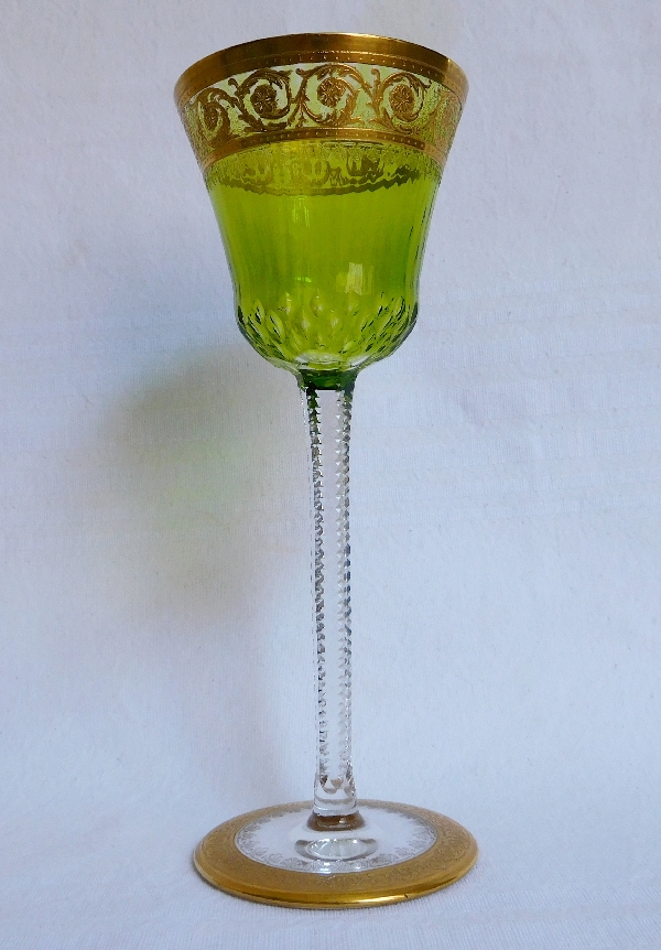 Verre à vin du Rhin en cristal de Saint Louis, modèle Thistle or couleur vert chartreuse - signé - 20,7cm