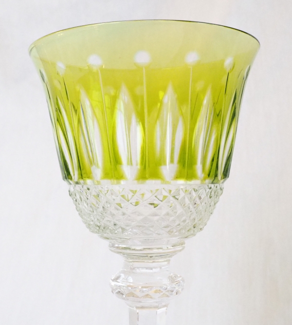 Verre à vin du Rhin / roemer en cristal de St Louis, modèle Tommy overlay jaune chartreuse - signé - 19,8cm