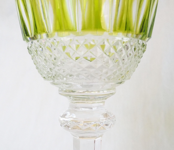 Verre à vin du Rhin / roemer en cristal de St Louis, modèle Tommy overlay jaune chartreuse - signé - 19,8cm