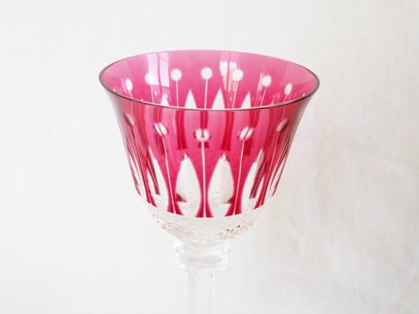 Verre à vin du Rhin / roemer en cristal de St Louis, modèle Tommy overlay rose - signé - 19,8cm