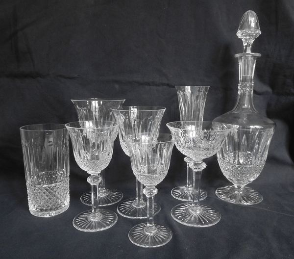 Verre à vin ou verre à eau en cristal de St Louis, modèle Tommy - signé - 17cm