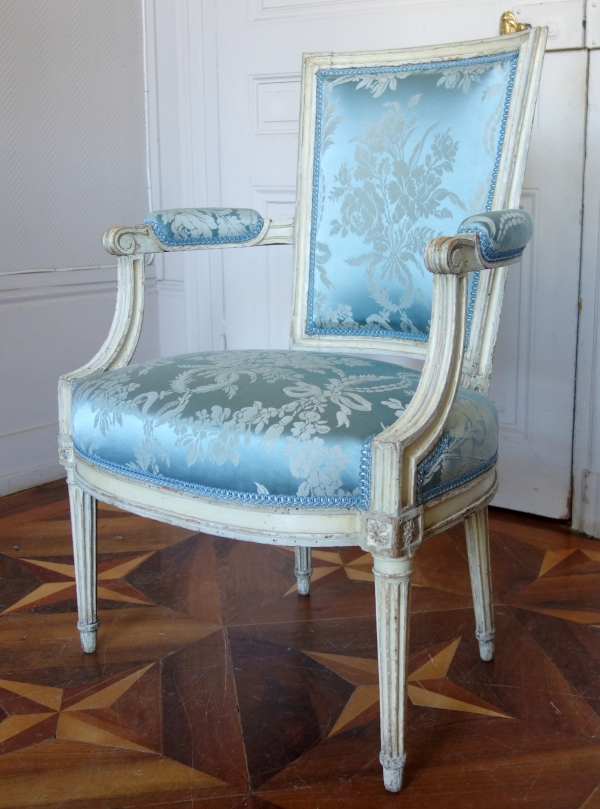 Marc Gautron : set of 4 Louis XVI cabriolet armchairs covered with blue silk, 18th century - stamped