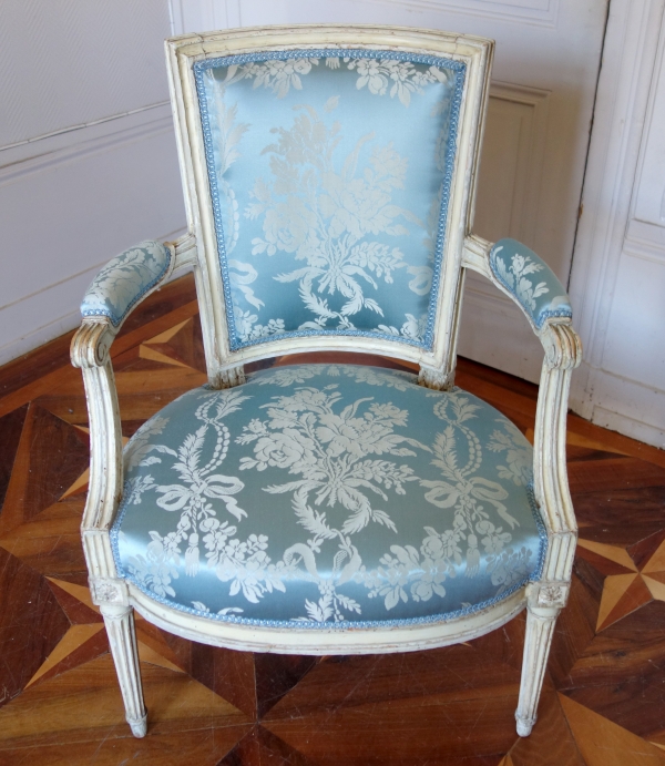 Marc Gautron : set of 4 Louis XVI cabriolet armchairs covered with blue silk, 18th century - stamped