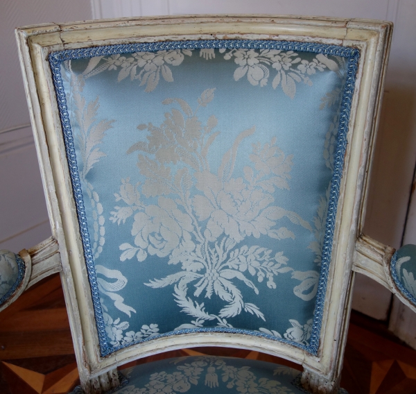 Marc Gautron : set of 4 Louis XVI cabriolet armchairs covered with blue silk, 18th century - stamped