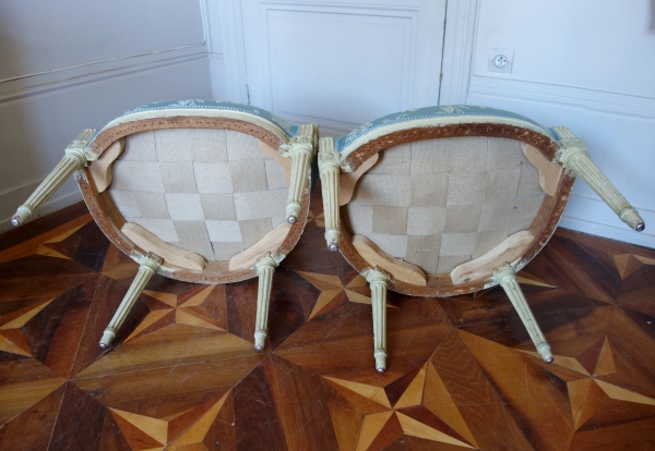 Marc Gautron : salon de 4 fauteuils cabriolets d'époque Louis XVI à dossier en fer de pelle estampillés