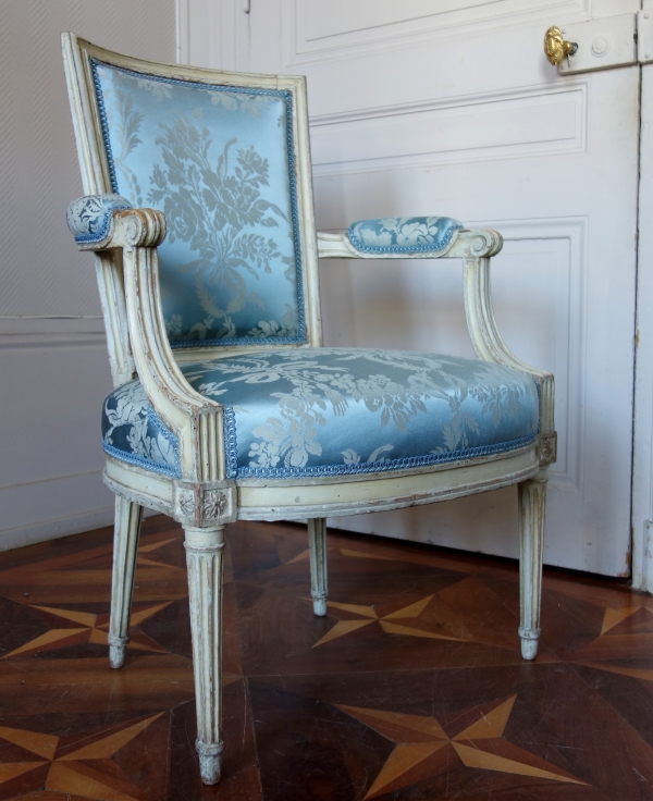 Marc Gautron : set of 4 Louis XVI cabriolet armchairs covered with blue silk, 18th century - stamped