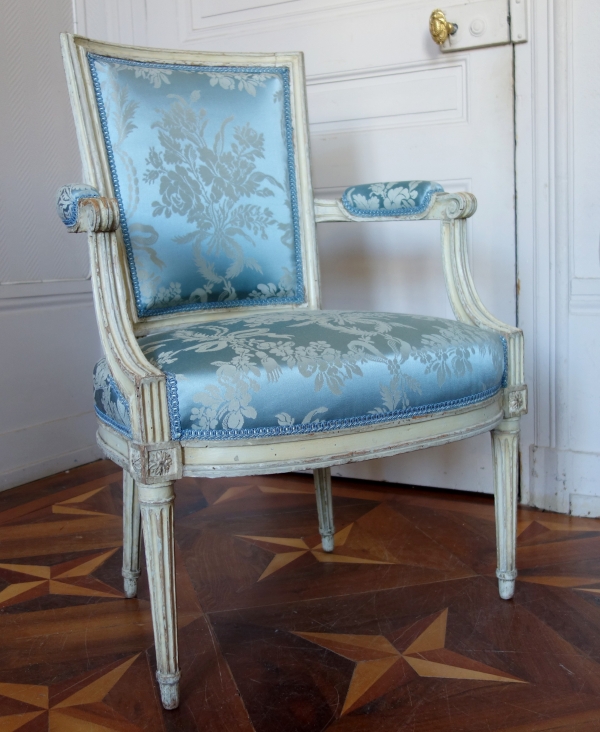 Marc Gautron : salon de 4 fauteuils cabriolets d'époque Louis XVI à dossier en fer de pelle estampillés