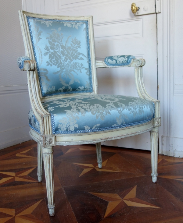 Marc Gautron : set of 4 Louis XVI cabriolet armchairs covered with blue silk, 18th century - stamped