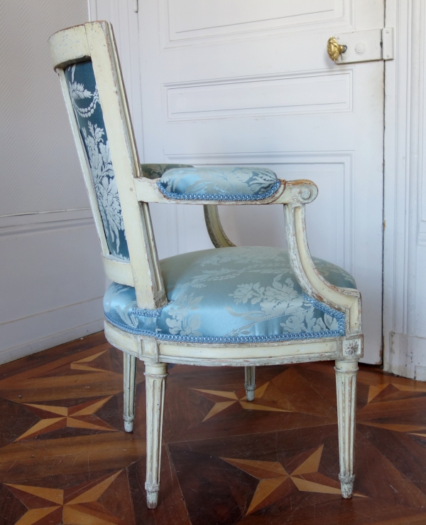 Marc Gautron : salon de 4 fauteuils cabriolets d'époque Louis XVI à dossier en fer de pelle estampillés