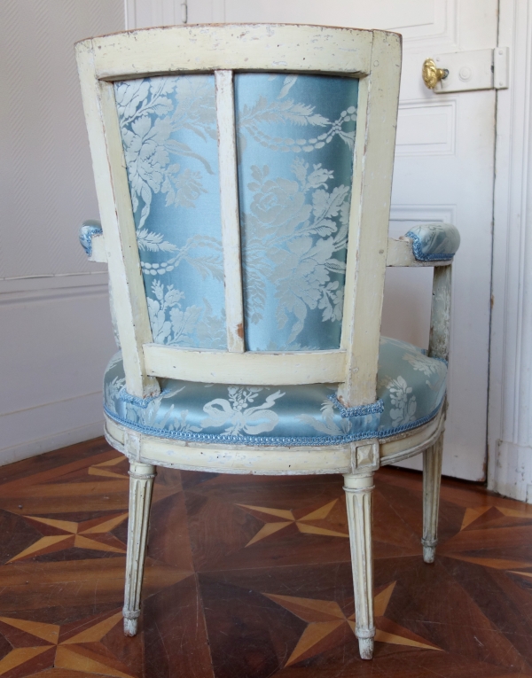 Marc Gautron : set of 4 Louis XVI cabriolet armchairs covered with blue silk, 18th century - stamped