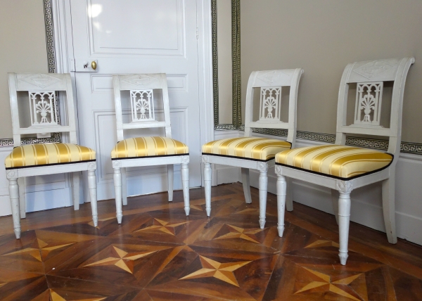 Suite de 4 chaises à l'étrusque en bois finement sculpté & laqué, époque Directoire, vers 1795