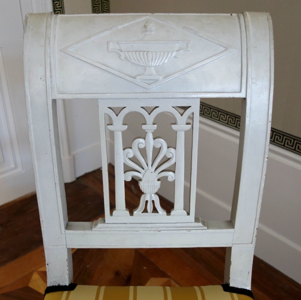 Suite de 4 chaises à l'étrusque en bois finement sculpté & laqué, époque Directoire, vers 1795