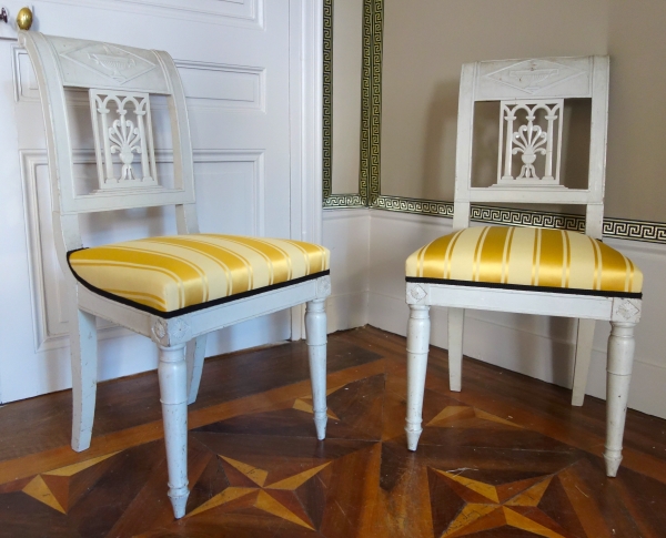 Suite de 4 chaises à l'étrusque en bois finement sculpté & laqué, époque Directoire, vers 1795