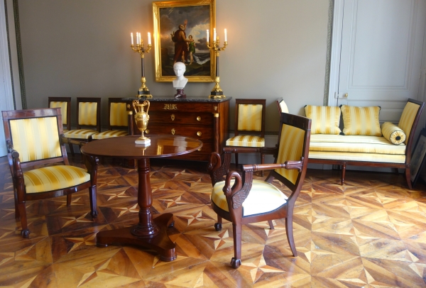 Suite de 4 chaises d'audience en acajou d'époque Empire, à rapprocher de l'oeuvre de Marcion