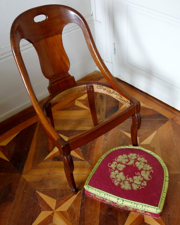 Suite de 4 chaises gondole en acajou, provenance famille de La Rochefoucauld au Château de Verteuil