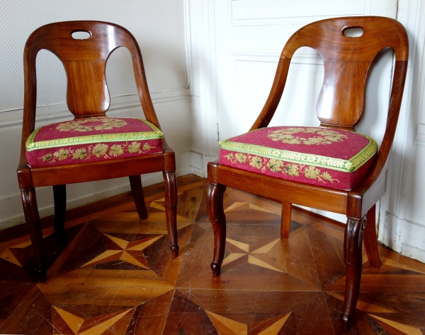 Suite de 4 chaises gondole en acajou, provenance famille de La Rochefoucauld au Château de Verteuil