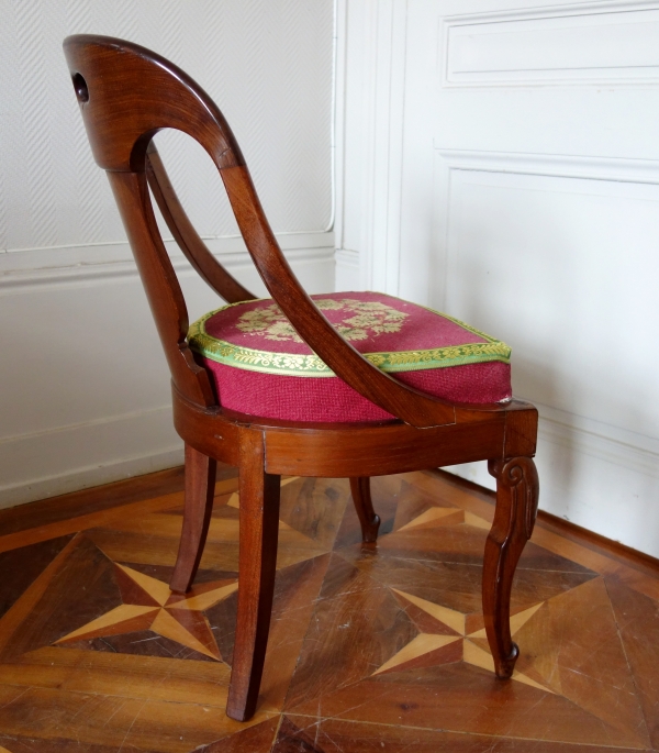 Suite de 4 chaises gondole en acajou, provenance famille de La Rochefoucauld au Château de Verteuil