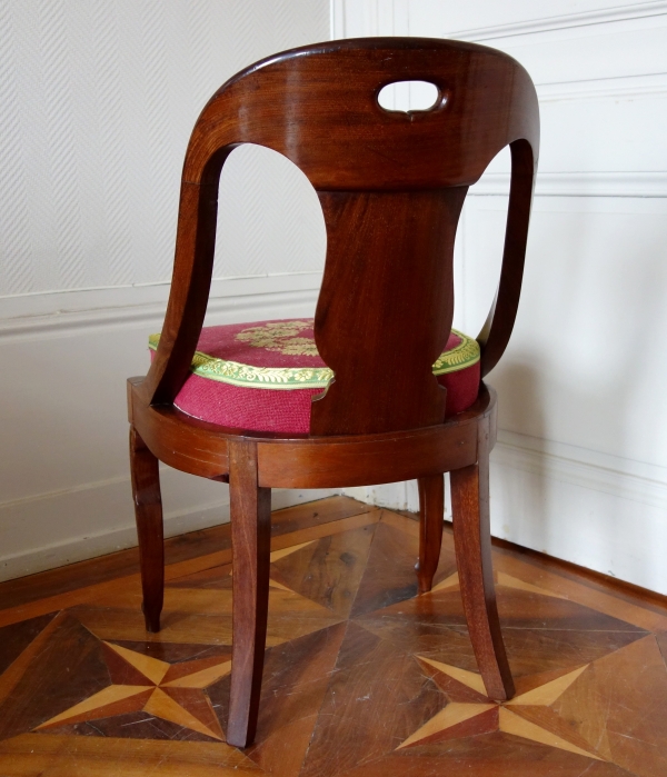 Suite de 4 chaises gondole en acajou, provenance famille de La Rochefoucauld au Château de Verteuil