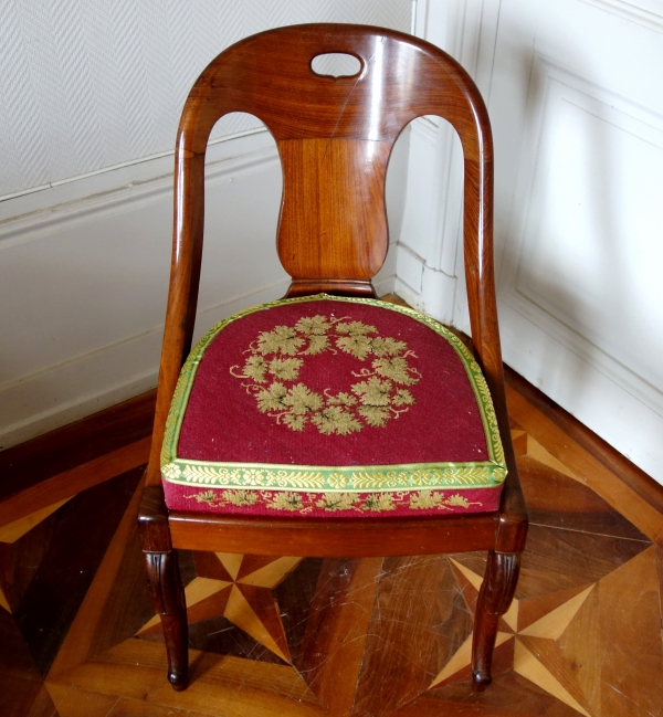 Suite de 4 chaises gondole en acajou, provenance famille de La Rochefoucauld au Château de Verteuil