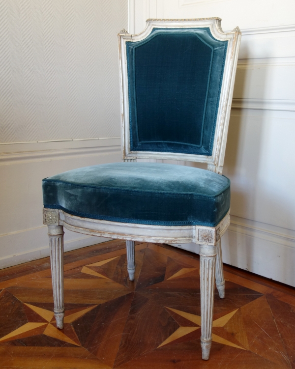 Pluvinet : série de 4 chaises d'époque Louis XVI finement sculptées, velours de soie - estampillées