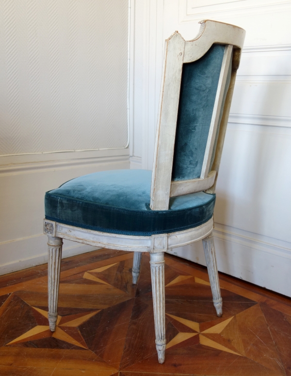 Pluvinet : série de 4 chaises d'époque Louis XVI finement sculptées, velours de soie - estampillées