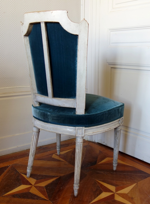 Pluvinet : série de 4 chaises d'époque Louis XVI finement sculptées, velours de soie - estampillées