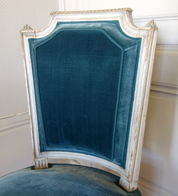 Pluvinet : série de 4 chaises d'époque Louis XVI finement sculptées, velours de soie - estampillées