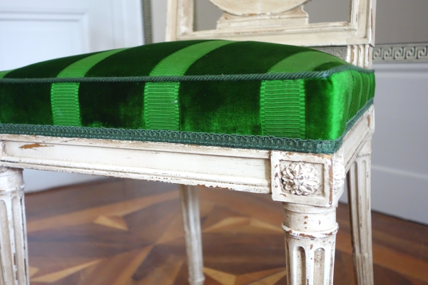 Suite de 4 chaises lyre d'époque Louis XVI en bois laqué et velours de soie