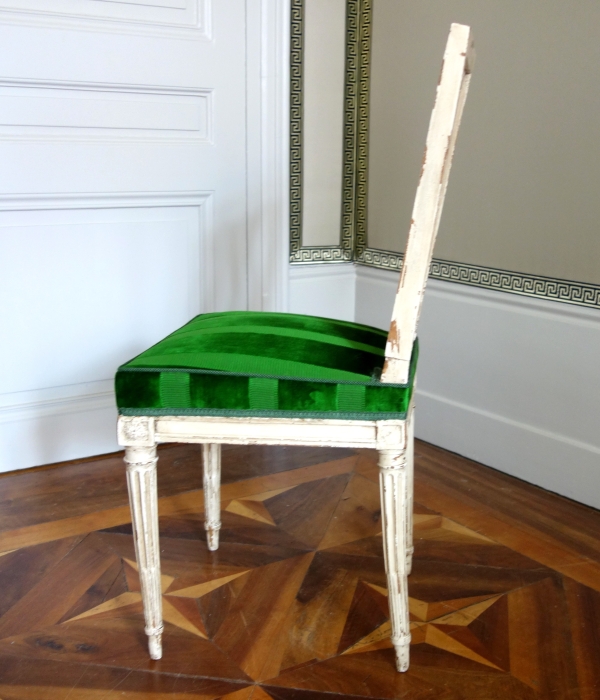 Suite de 4 chaises lyre d'époque Louis XVI en bois laqué et velours de soie