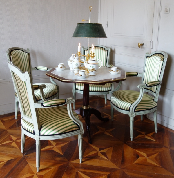 Série de 4 fauteuils cabriolet royalistes, mobilier de salon d'époque Louis XVI - XVIIIe siècle