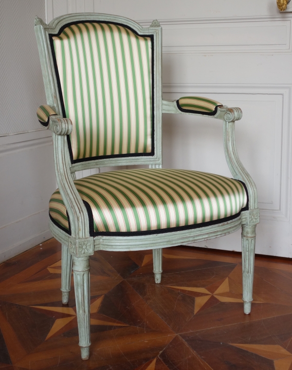 Série de 4 fauteuils cabriolet royalistes, mobilier de salon d'époque Louis XVI - XVIIIe siècle