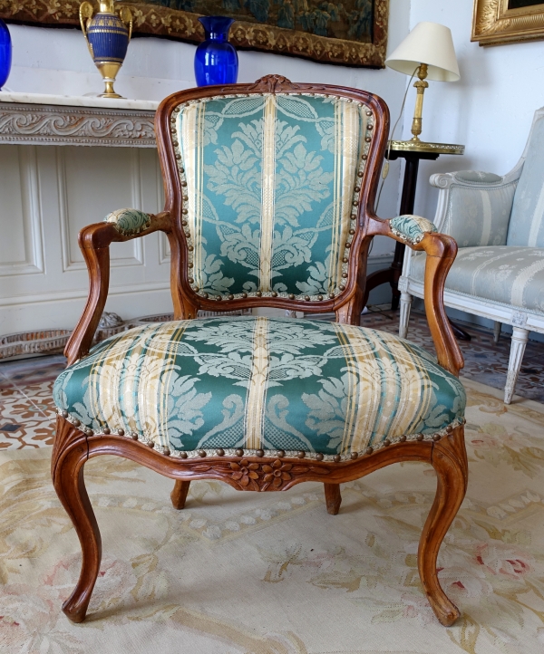 Suite de 4 fauteuils cabriolet d'époque Louis XV en bois naturel, soierie verte - XVIIIe siècle