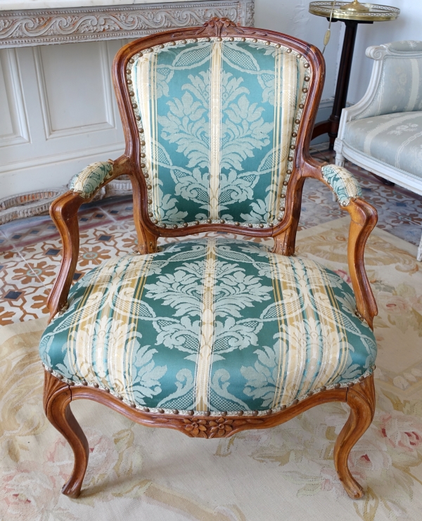 Suite de 4 fauteuils cabriolet d'époque Louis XV en bois naturel, soierie verte - XVIIIe siècle