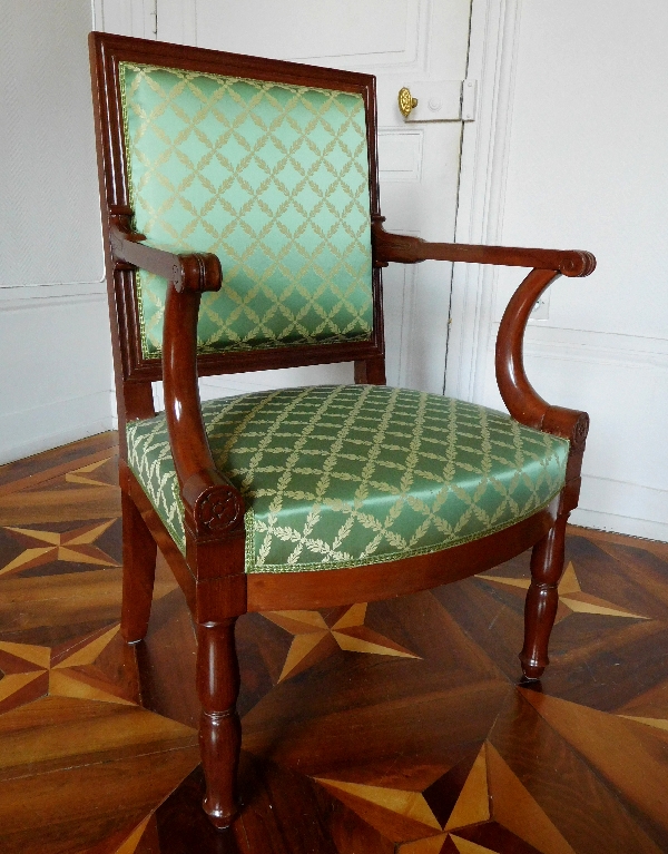 Suite de 4 fauteuils d'officier d'époque Empire en acajou, attribués à Marcion