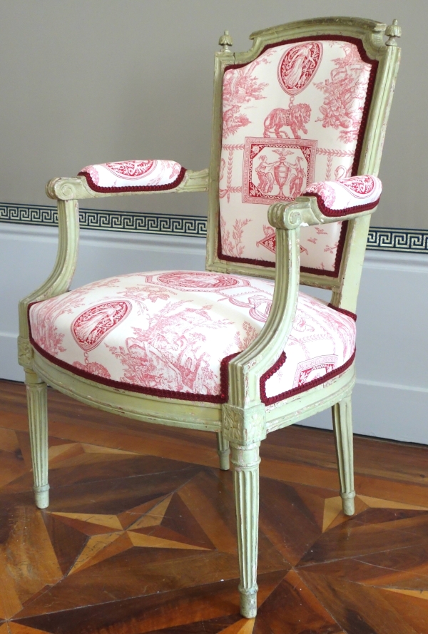 Suite de 4 fauteuils cabriolets d'époque Louis XVI en bois laqué, couverture toile de Jouy