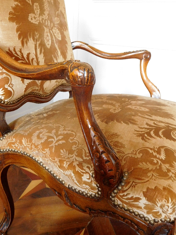 Set of 4 Louis XV walnut armchairs - attributed to Pierre Nogaret