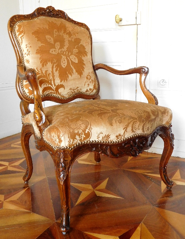 Set of 4 Louis XV walnut armchairs - attributed to Pierre Nogaret