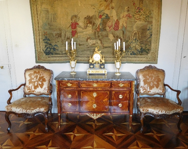 Salon de 4 fauteuils à la Reine d'époque Louis XV - travail lyonnais attribué à Pierre Nogaret