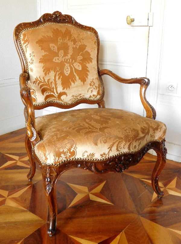 Set of 4 Louis XV walnut armchairs - attributed to Pierre Nogaret